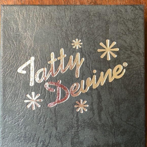 NIB Tatty Devine Hydrangea Earrings - Picture 4 of 4